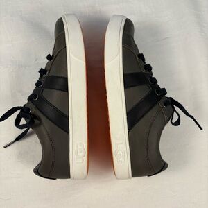 UGG Boys Marcus Leather Dark Gray Sneakers Size 3